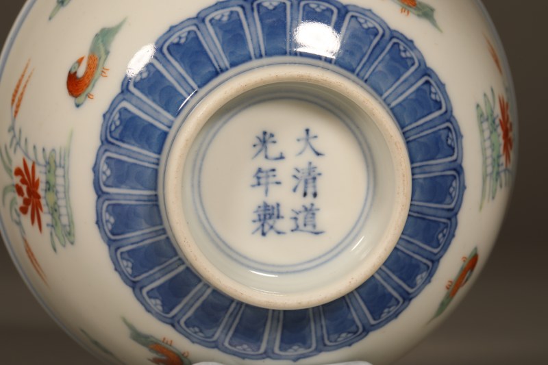 清道光 斗彩荷塘鸳鸯碗 - 图4