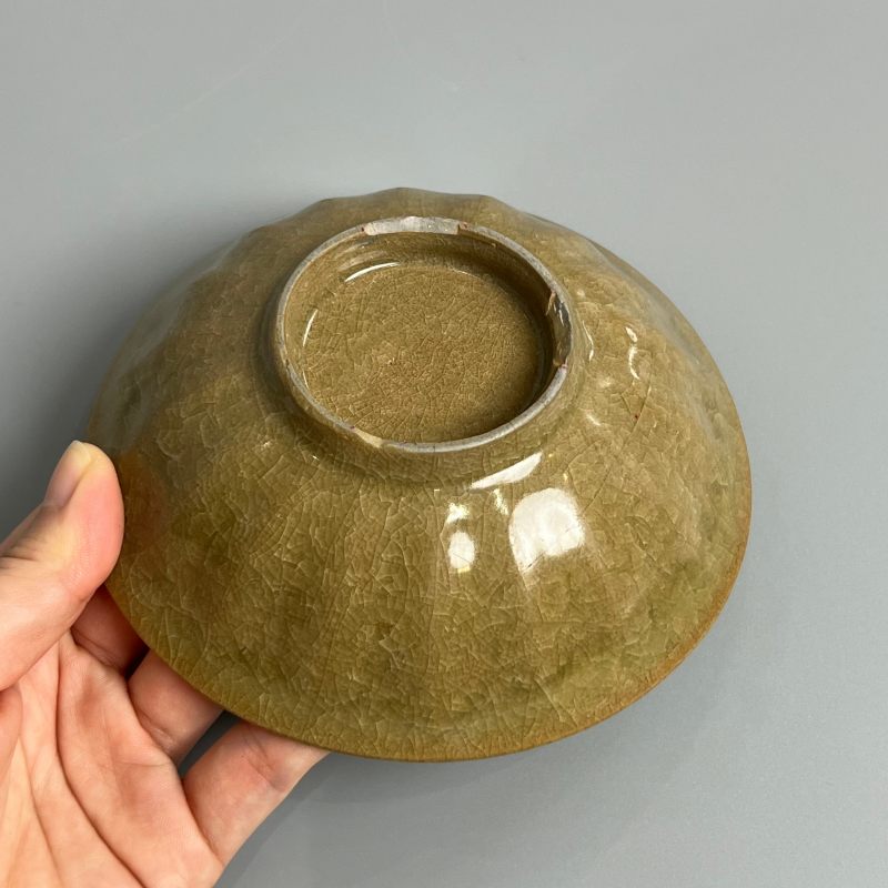 明代 龙泉窑米黄釉莲瓣洗 - 图8