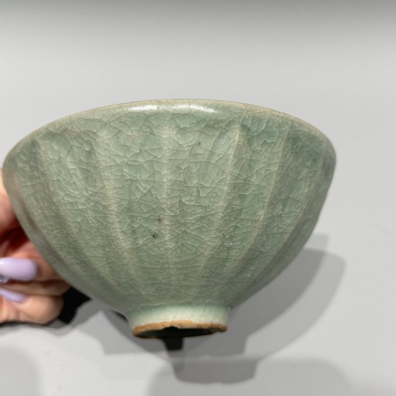 明代 龙泉窑冰裂纹莲瓣鸡心盏 - 图7