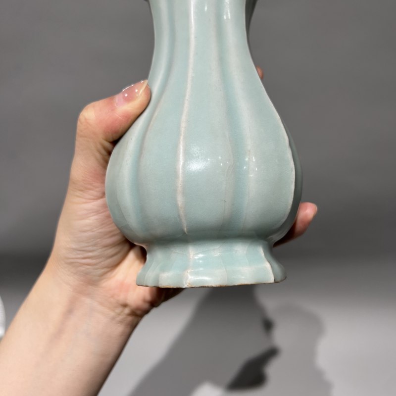 明代 龙泉窑薄胎粉青釉花口瓶 - 图8