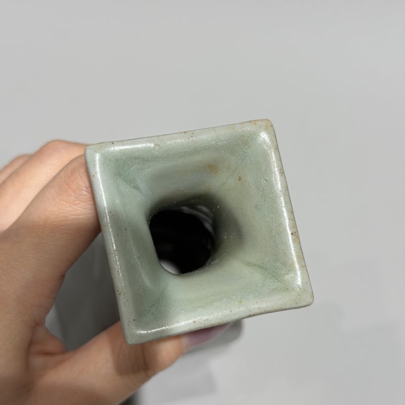 明代 龙泉窑粉青釉四方瓶 - 图7