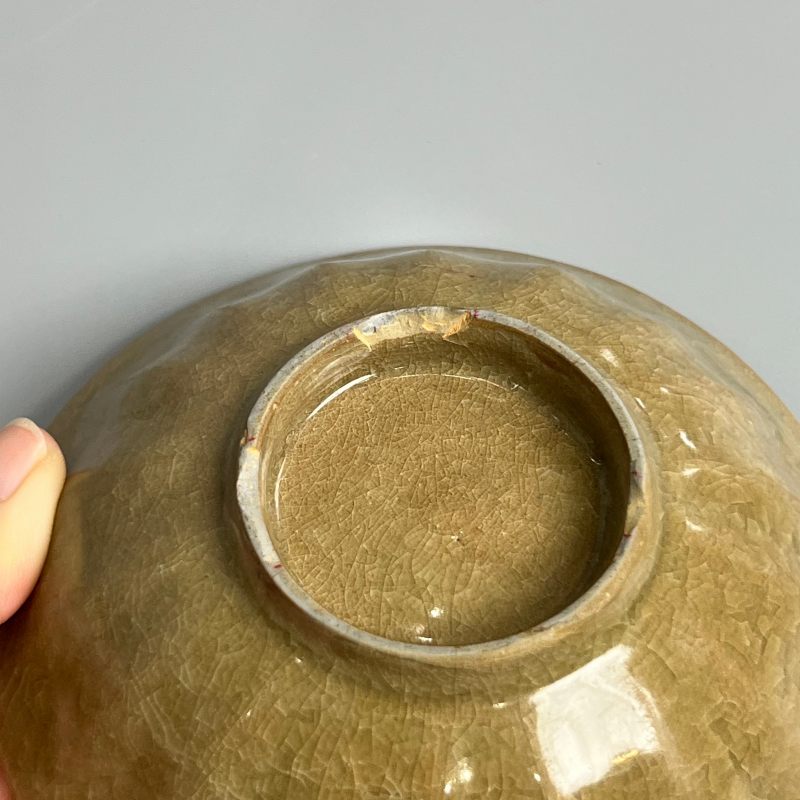 明代 龙泉窑米黄釉莲瓣洗 - 图10