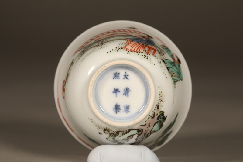清康熙 五彩人物故事杯 - 图2