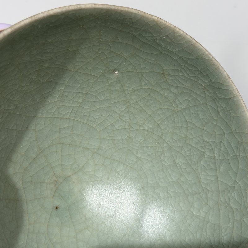 明代 龙泉窑冰裂纹莲瓣鸡心盏 - 图9