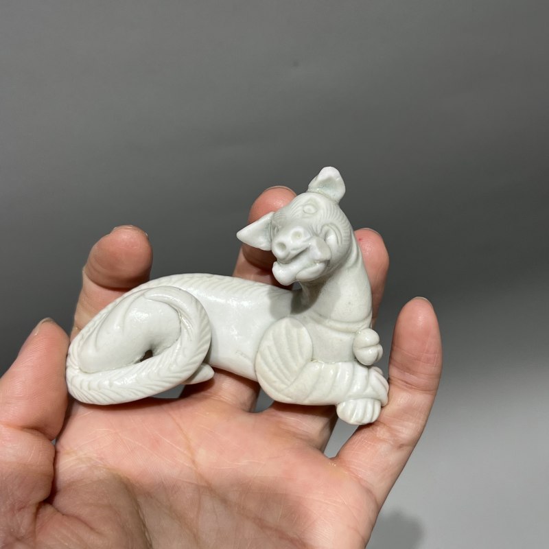 明代 青白釉旺财造像 - 图4