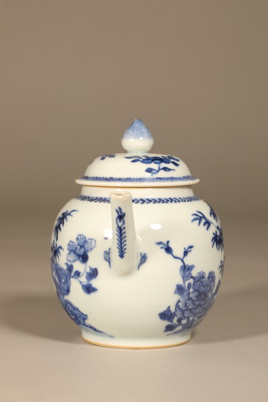 清乾隆 青花花卉纹茶壶 - 图5