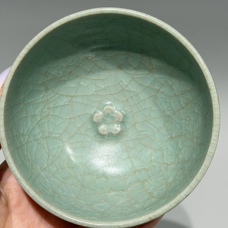 明代 龙泉窑粉青釉贴塑梅花纹泡泡盏 - 图6