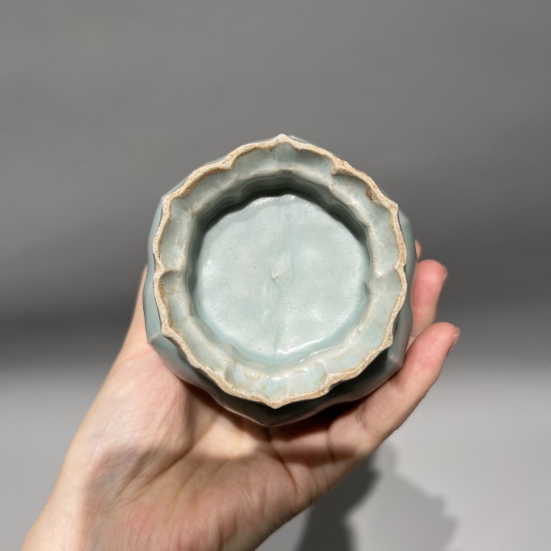 明代 龙泉窑薄胎粉青釉花口瓶 - 图11