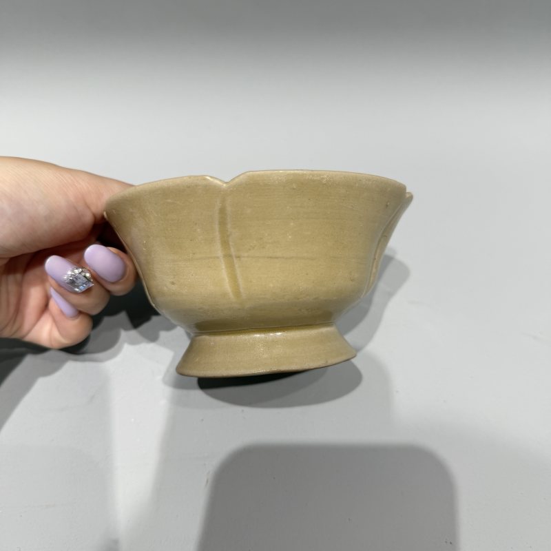 明代 青釉花口高足杯 - 图3