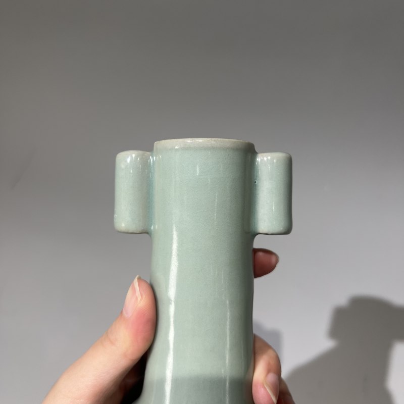 明代 龙泉窑粉青釉贯耳瓶 - 图3
