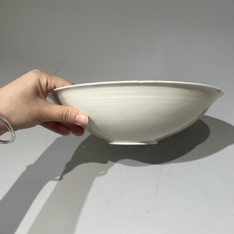 明代 白釉刻划花葵口大碗 - 图4
