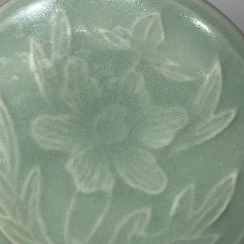 明代 龙泉窑粉青釉印花粉盒 - 图5