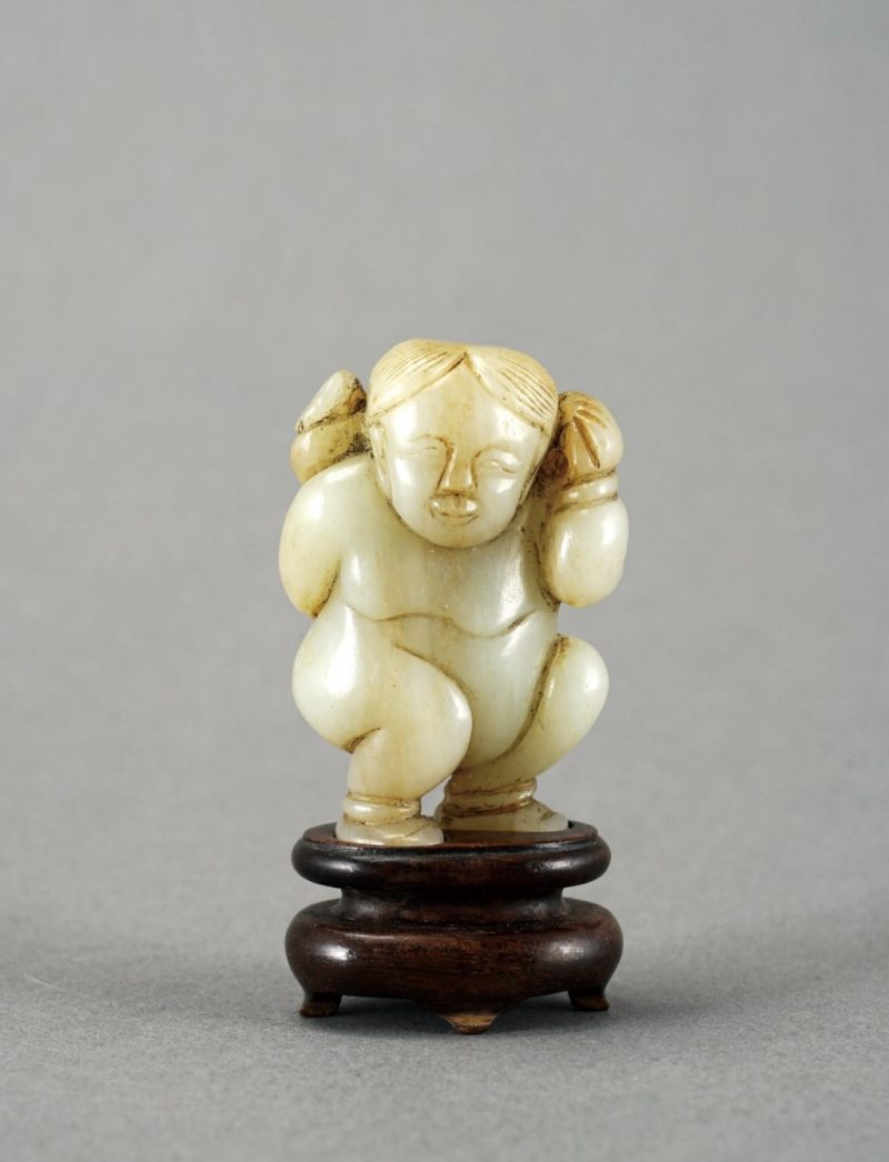    清 白玉人物擺件（連木座）