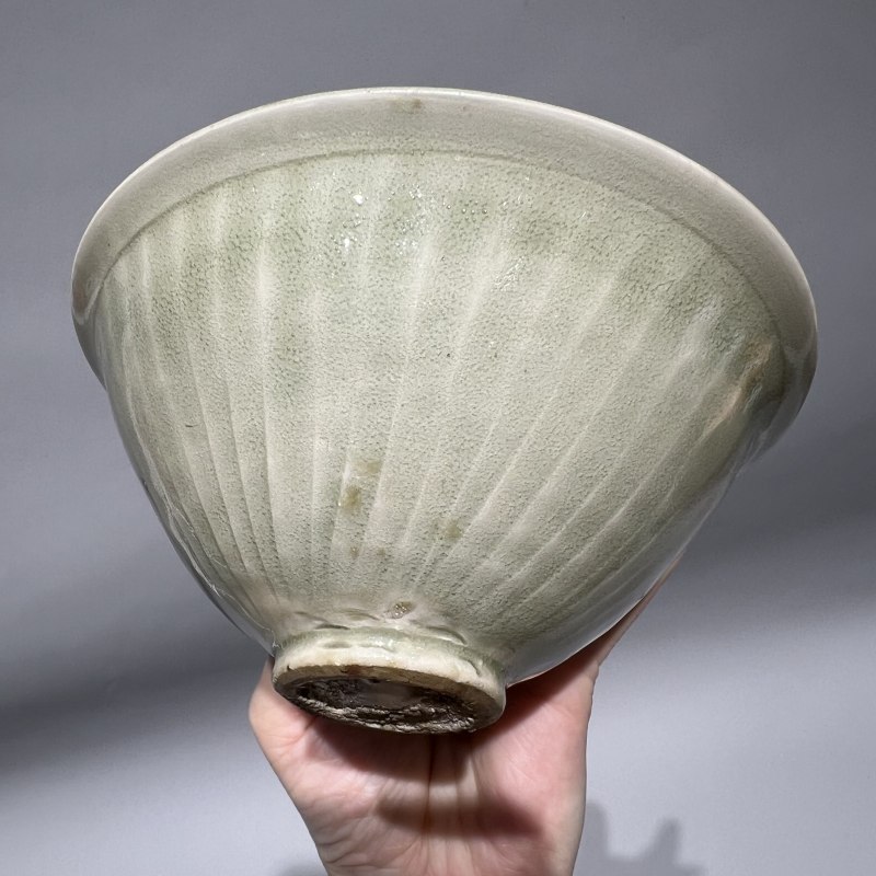 明代 青釉团菊纹斗笠盏 - 图4