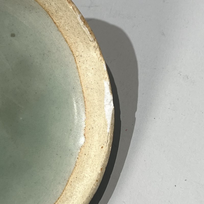 明代 龙泉窑粉青釉印花粉盒 - 图6