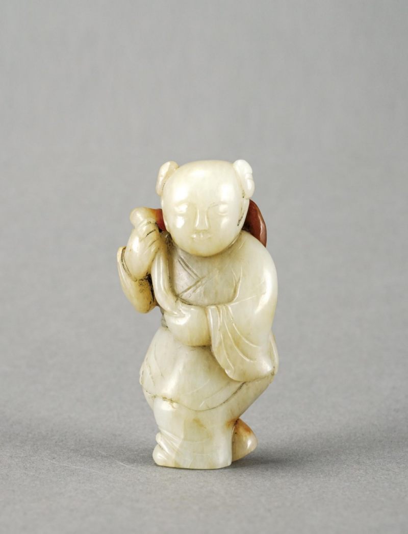    清 白玉童子持蓮擺件