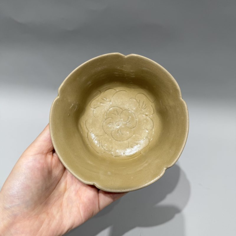 明代 青釉花口高足杯 - 图5