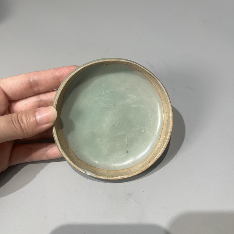明代 龙泉窑粉青釉印花粉盒 - 图7