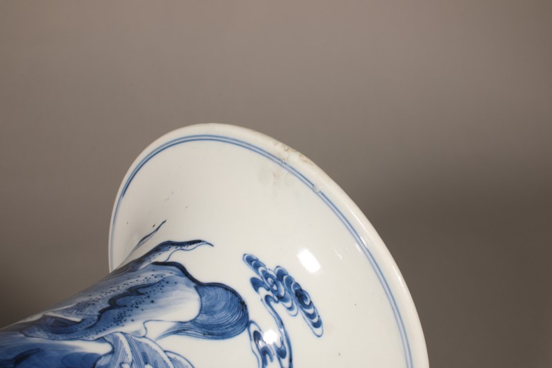 清青花海水瑞兽纹花觚 - 图4