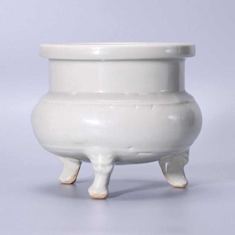 明代 月白釉兽足炉 - 图1