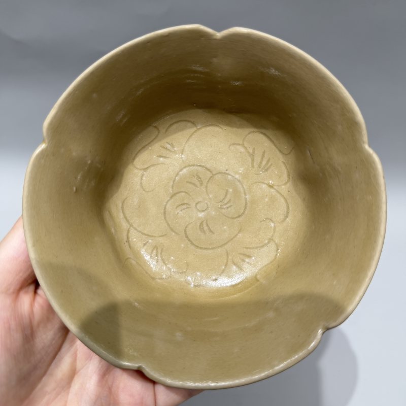 明代 青釉花口高足杯 - 图6