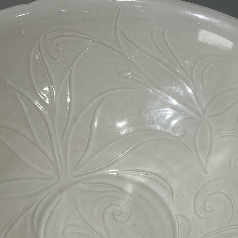 明代 白釉刻划花葵口大碗 - 图7