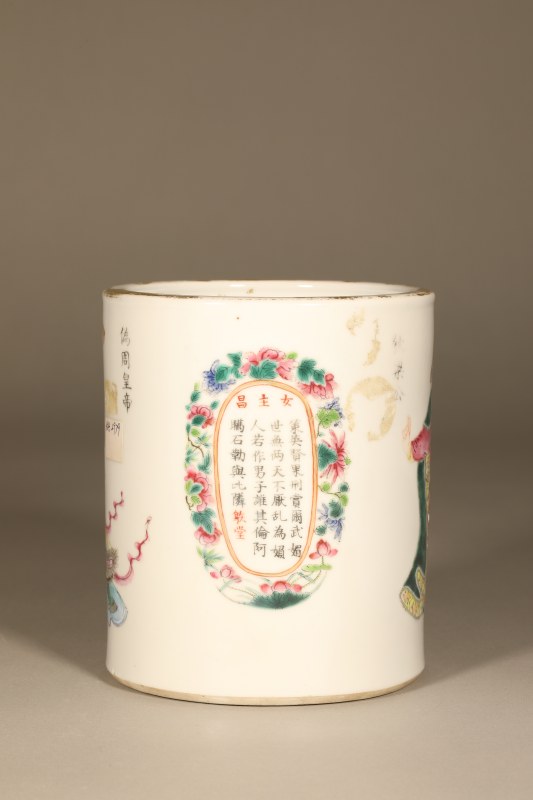 清同治 粉彩无双谱笔筒 - 图4