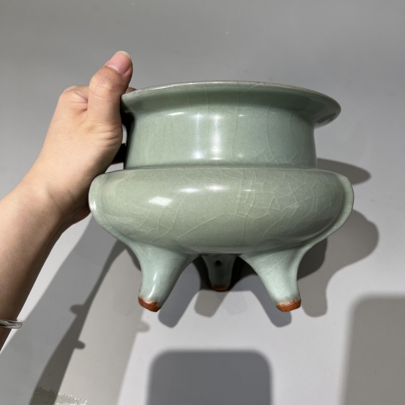 明代 龙泉窑粉青釉大鬲式炉 - 图5