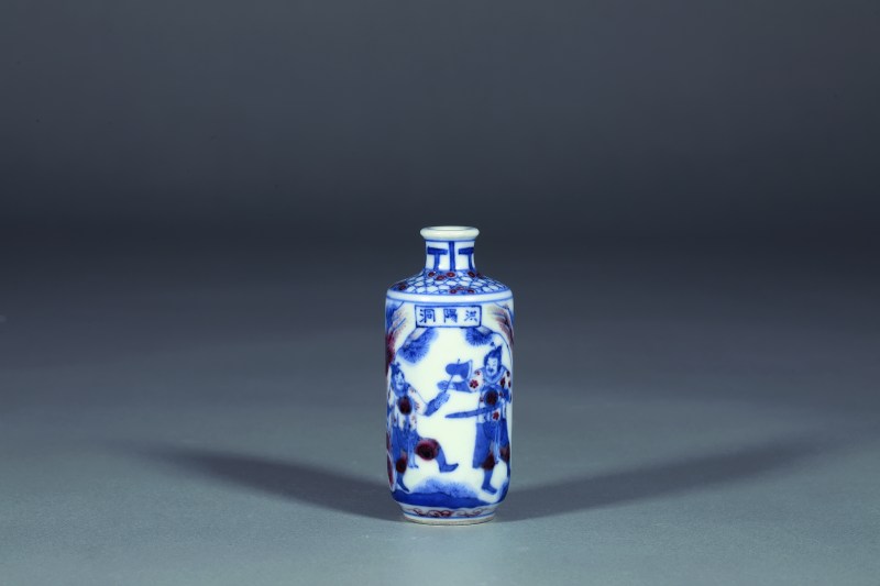 清 青花釉里红人物鼻烟壶 - 图1