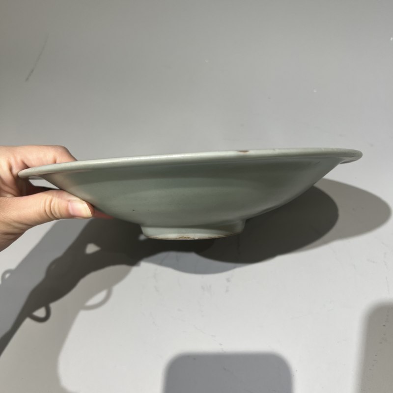 明代 龙泉窑粉青釉黑胎供盘 - 图3