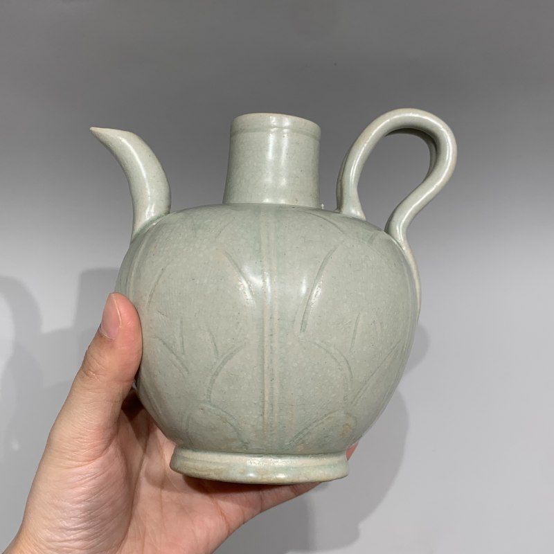 明代 青釉刻花温酒壶、盏、托一套 - 图7