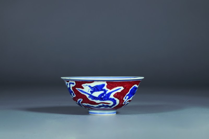明嘉靖 青花矾红海兽纹碗 - 图1