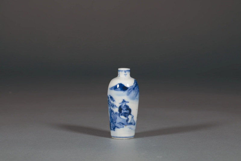 清 青花山水人物鼻烟壶 - 图1