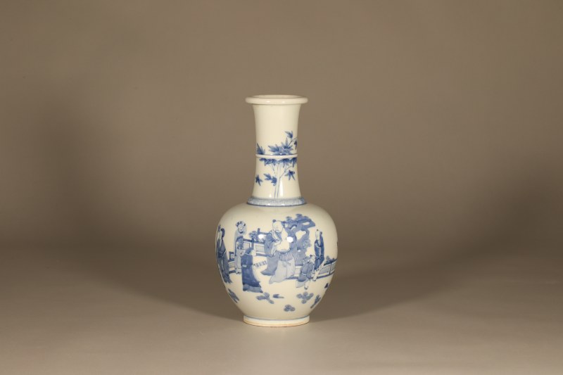 清 青花人物长颈瓶 - 图3