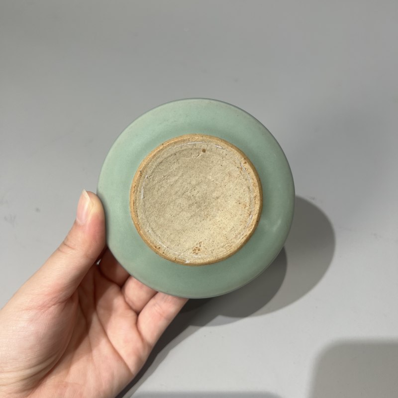 明代 龙泉窑粉青釉印花粉盒 - 图10