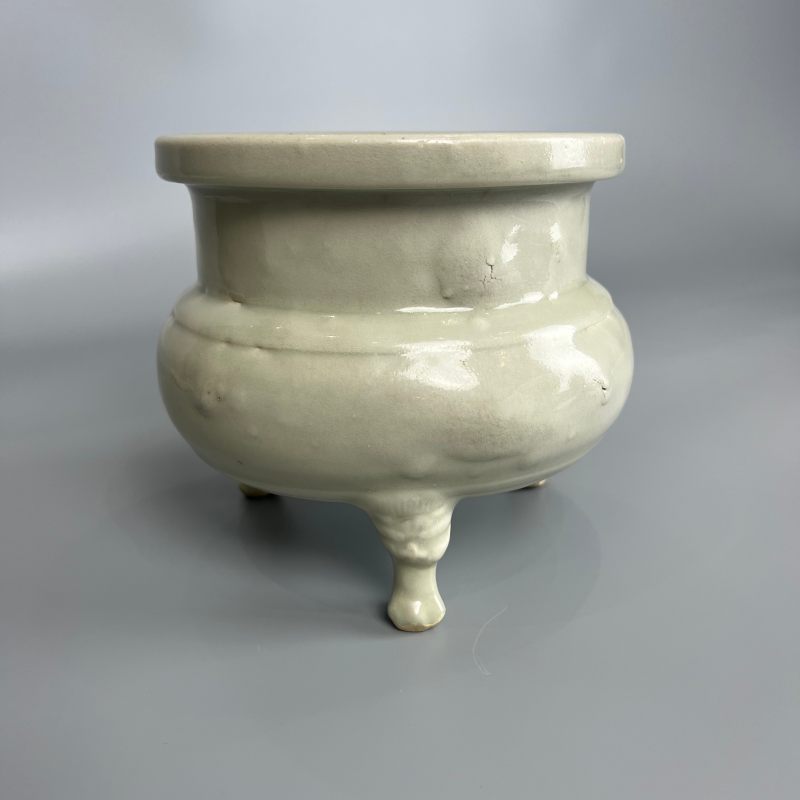 明代 月白釉兽足炉 - 图5