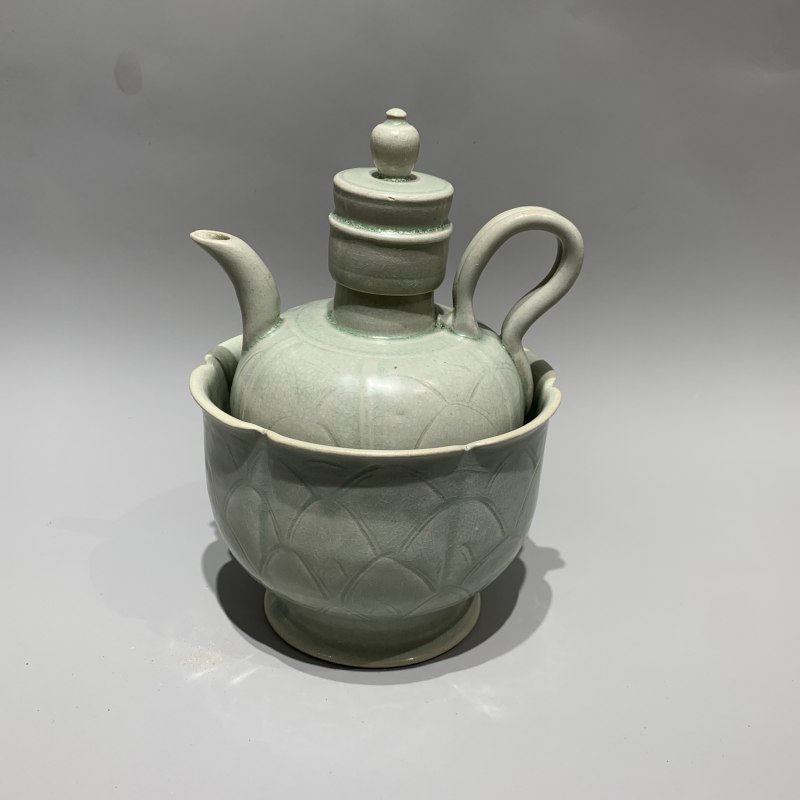 明代 青釉刻花温酒壶、盏、托一套 - 图2