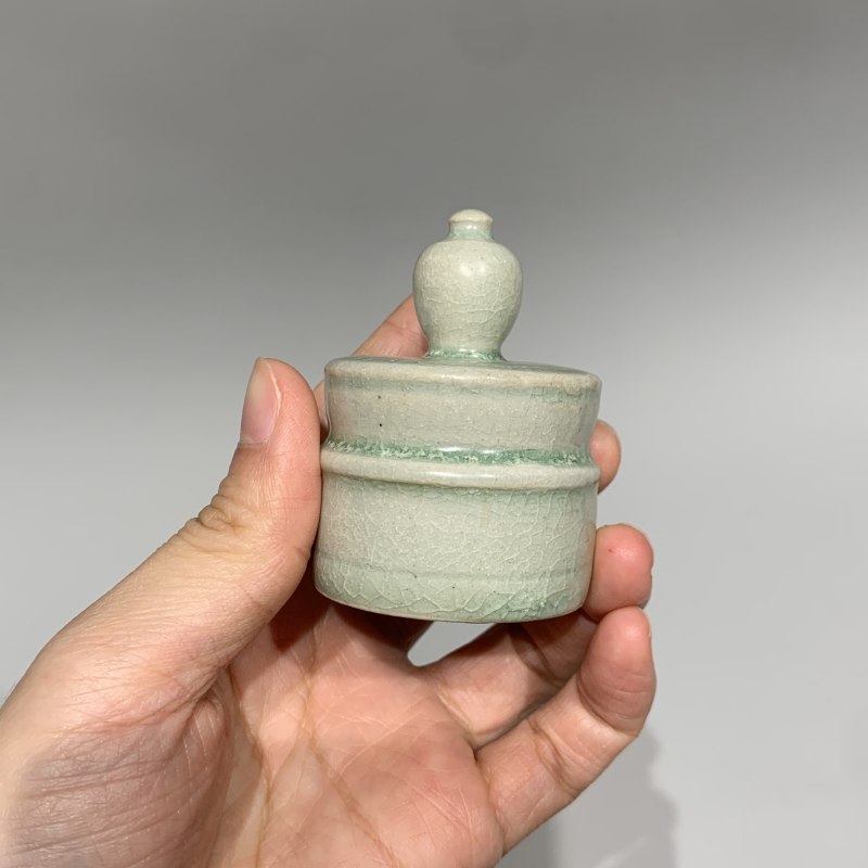 明代 青釉刻花温酒壶、盏、托一套 - 图3