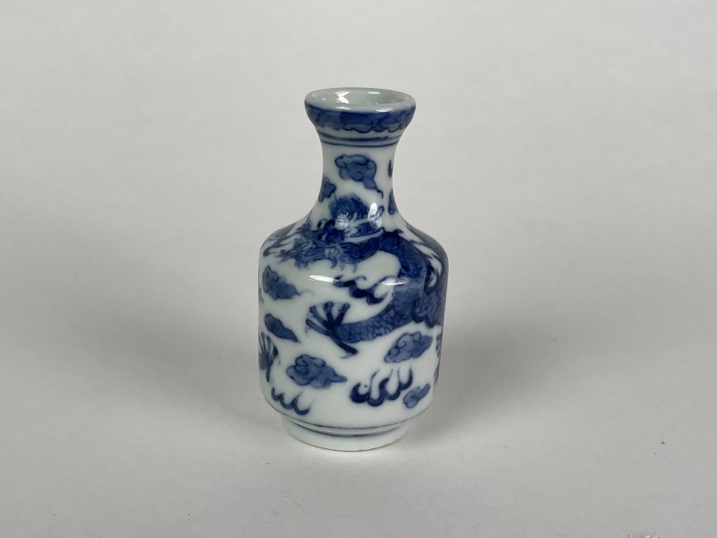 解放后 青花云龙纹瓶 - 图1