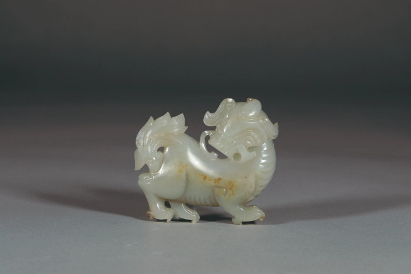 白玉雕瑞兽带扣