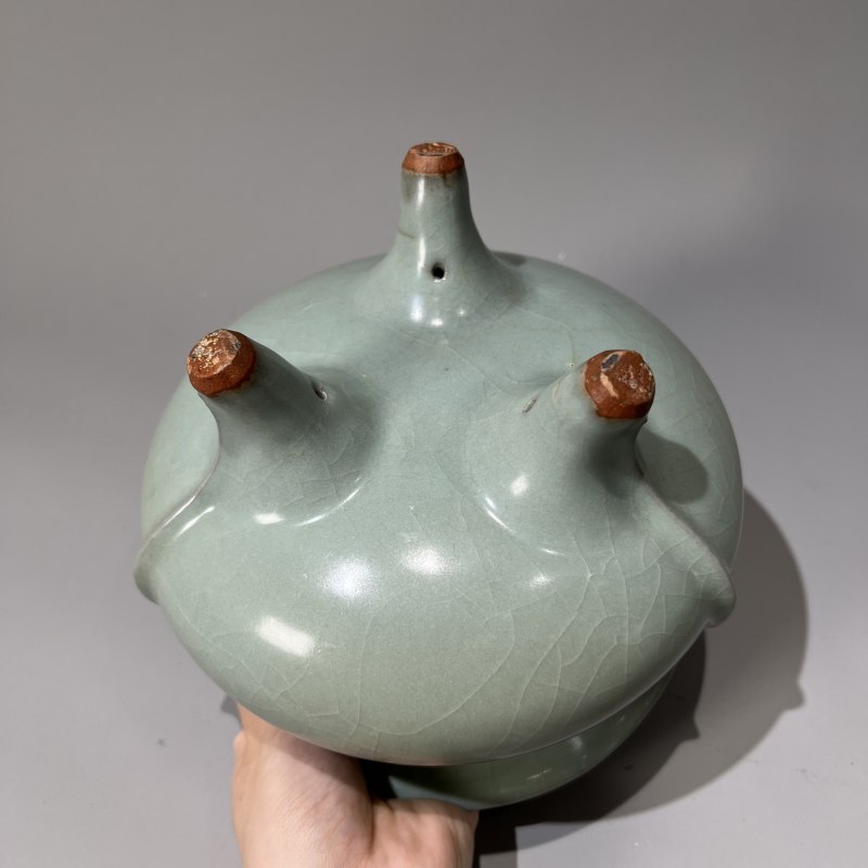 明代 龙泉窑粉青釉大鬲式炉 - 图11
