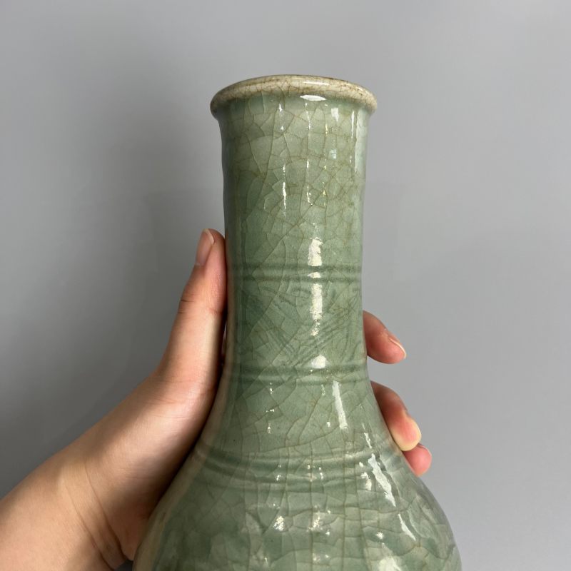 明代 龙泉窑梅子青釉刻花长颈瓶 - 图5