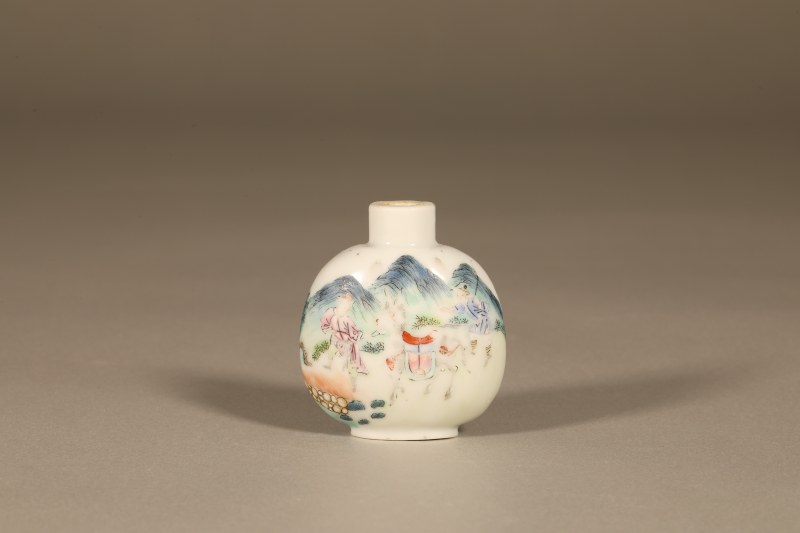 清道光 粉彩山水人物鼻烟壶 - 图3