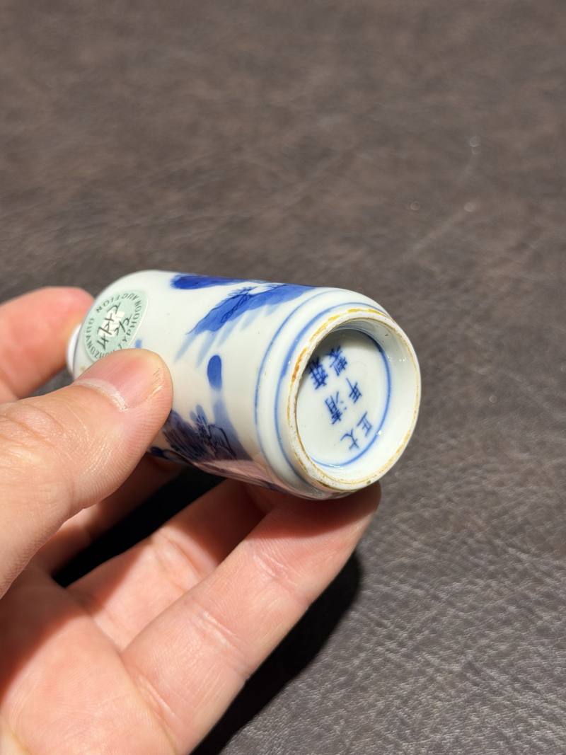 清 青花釉里红人物图鼻烟壶一对 - 图22