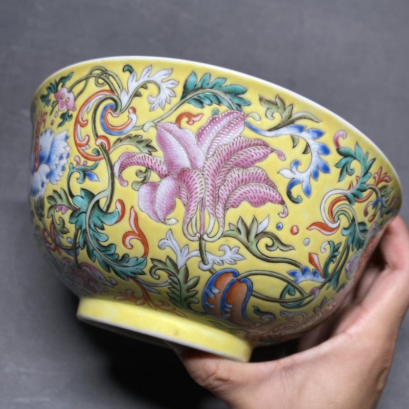 清道光 黄地洋彩缠枝花卉纹碗 - 图12