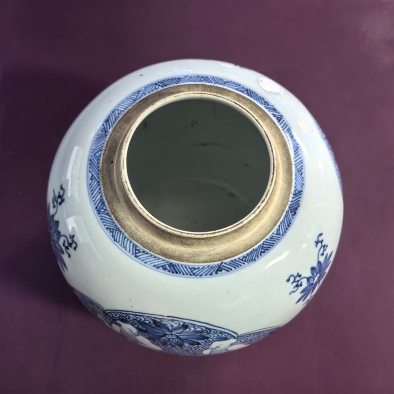 清康熙 青花持莲童子罐 - 图5
