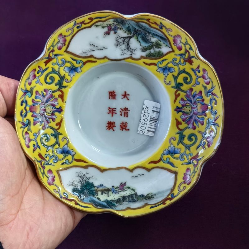 民国 黄地缠枝花卉开窗山水纹三才盖碗 - 图6