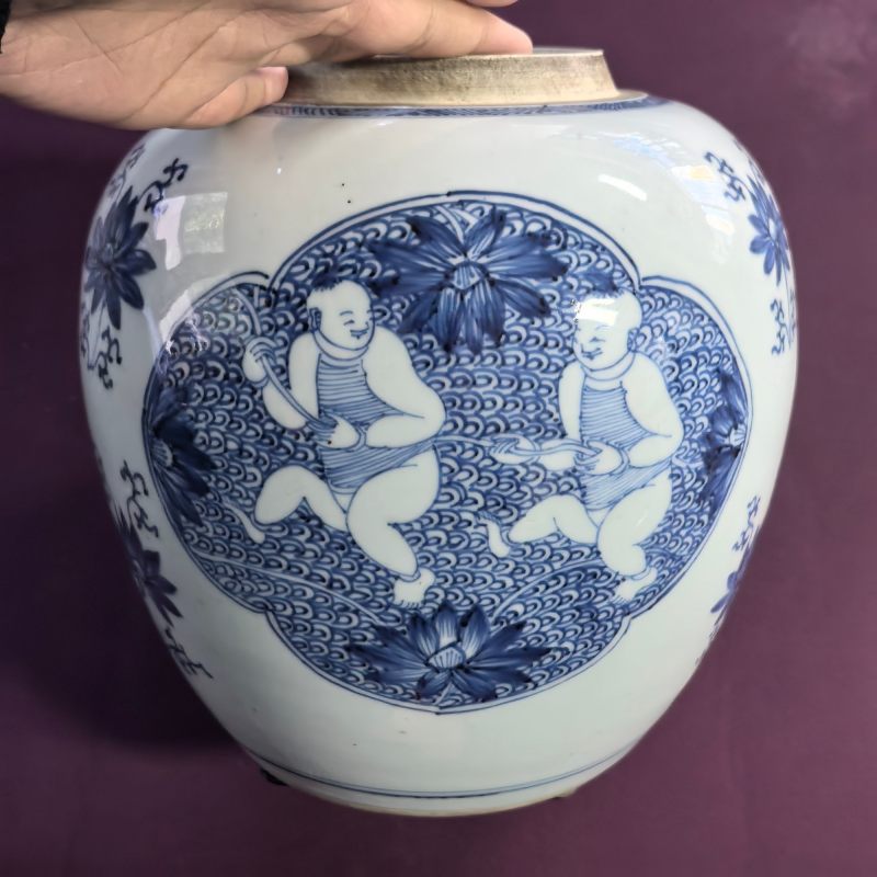 清康熙 青花持莲童子罐 - 图6