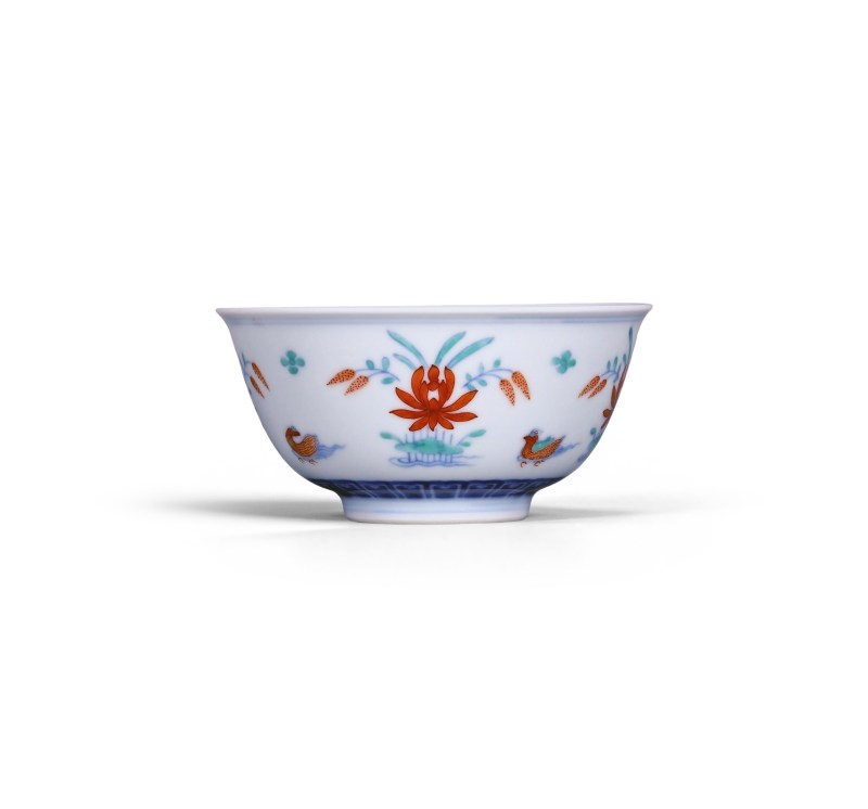 清道光 青花斗彩荷塘鸳鸯纹茶园