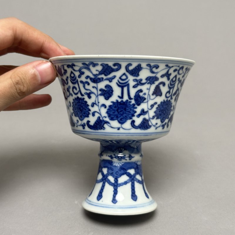 清道光 青花莲托梵文高足杯 - 图2